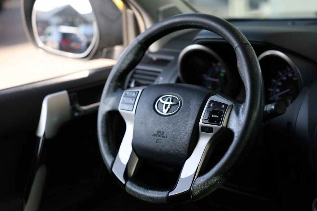 Toyota Landcruiser 150 3.0 D-4D 5DRS VX A/T VAN