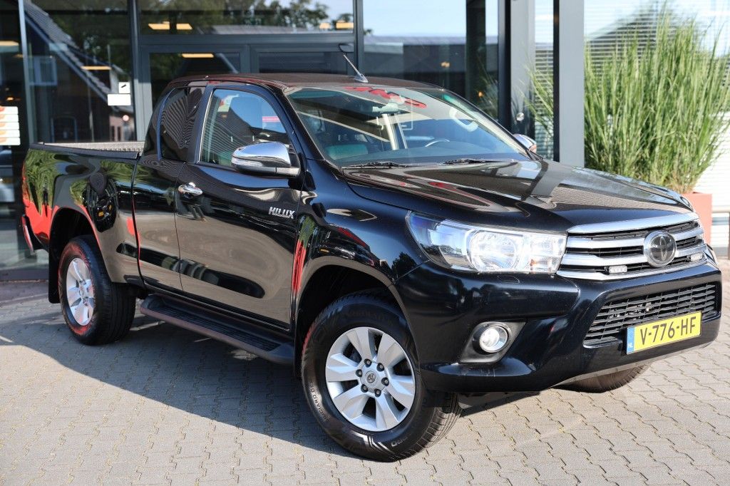 Toyota Hilux 2,4 D-4D X-TRA CAB VX 4WD VAN