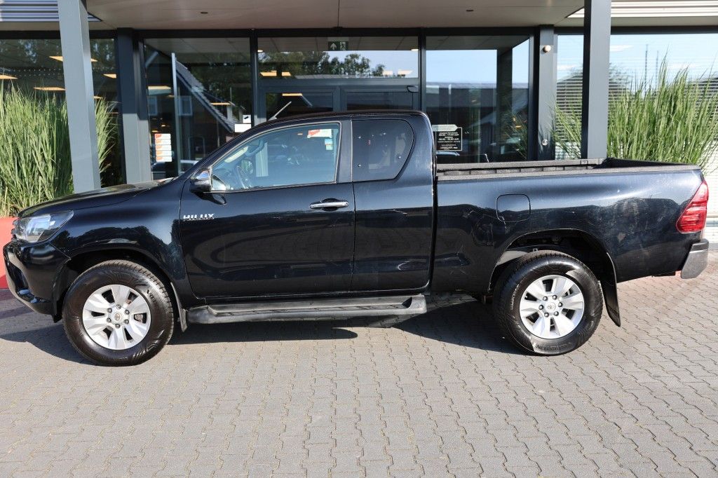 Toyota Hilux 2,4 D-4D X-TRA CAB VX 4WD VAN