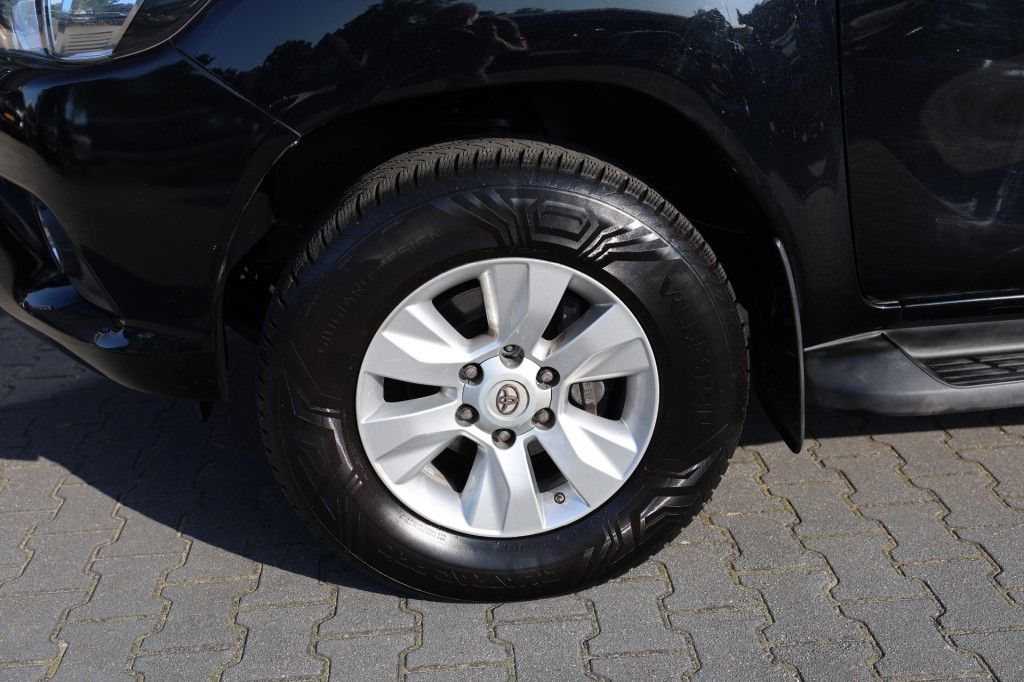 Toyota Hilux 2,4 D-4D X-TRA CAB VX 4WD VAN
