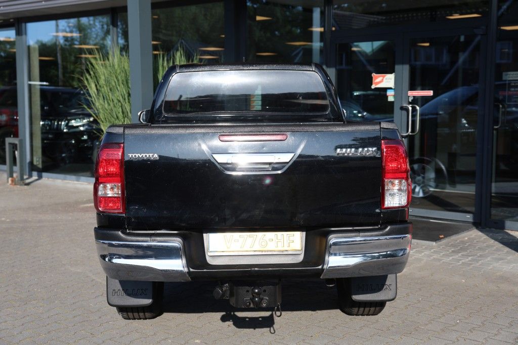 Toyota Hilux 2,4 D-4D X-TRA CAB VX 4WD VAN