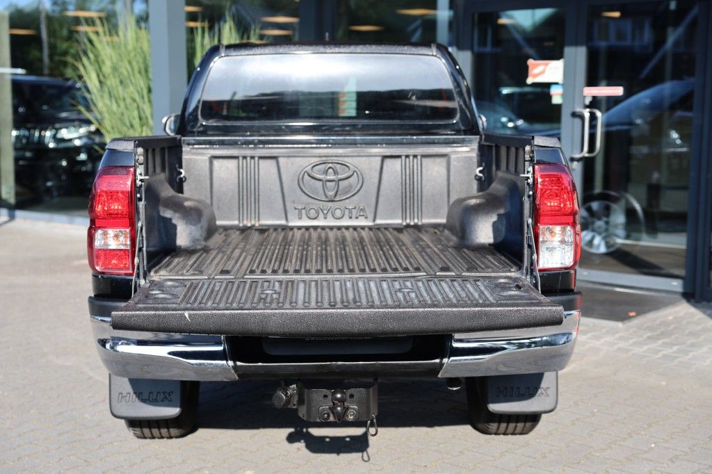Toyota Hilux 2,4 D-4D X-TRA CAB VX 4WD VAN