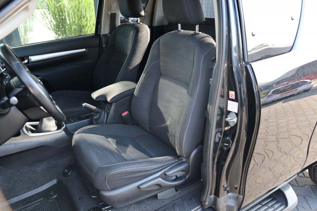 Toyota Hilux 2,4 D-4D X-TRA CAB VX 4WD VAN