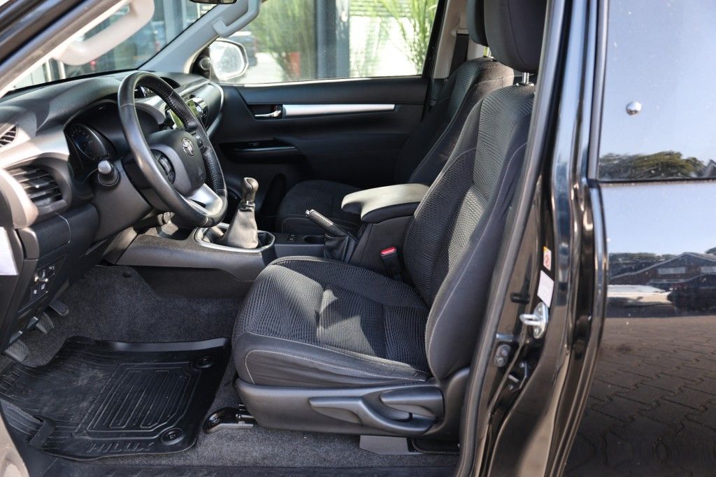 Toyota Hilux 2,4 D-4D X-TRA CAB VX 4WD VAN