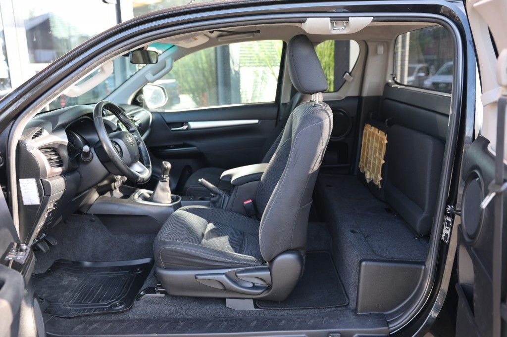 Toyota Hilux 2,4 D-4D X-TRA CAB VX 4WD VAN