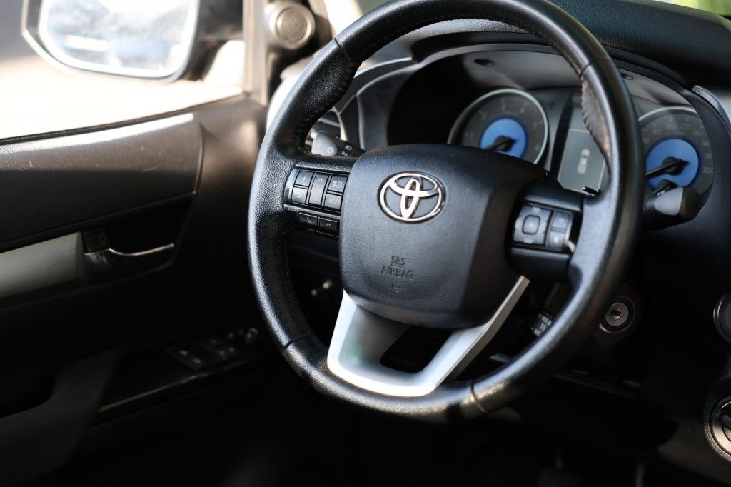 Toyota Hilux 2,4 D-4D X-TRA CAB VX 4WD VAN