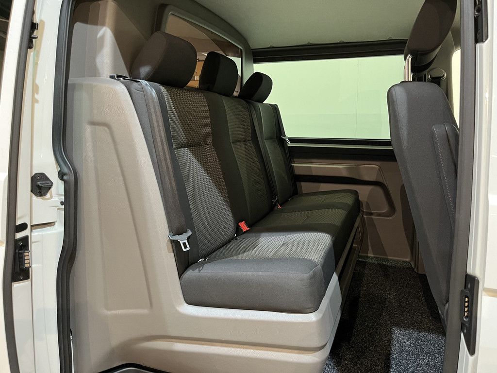 Volkswagen Transporter 2.0 TDI L2H1 30 DC Dubbel Cabine 150 PK Automaat / Euro 6 / Airco / Cruise Control / Camera / CarPlay / Trekhaak / Navigatie / Klep