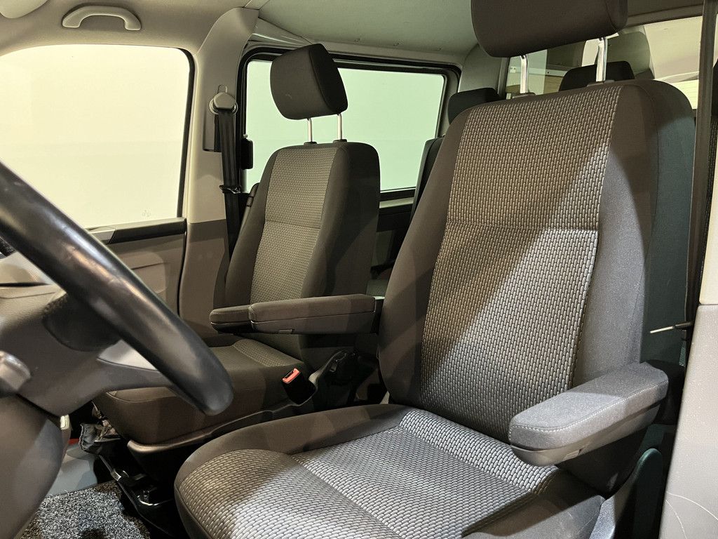 Volkswagen Transporter 2.0 TDI L2H1 30 DC Dubbel Cabine 150 PK Automaat / Euro 6 / Airco / Cruise Control / Camera / CarPlay / Trekhaak / Navigatie / Klep