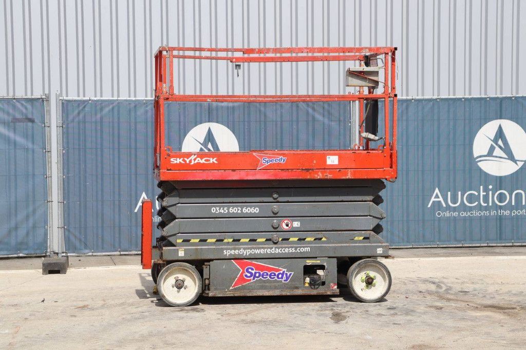 Scissor Lift Skyjack SJ III - 4632 Electric 11.9m 2014