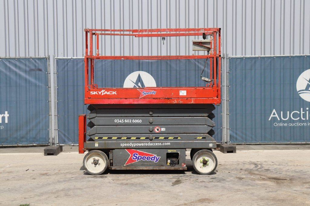 Scissor Lift Skyjack SJ III - 4632 Electric 11.9m 2014