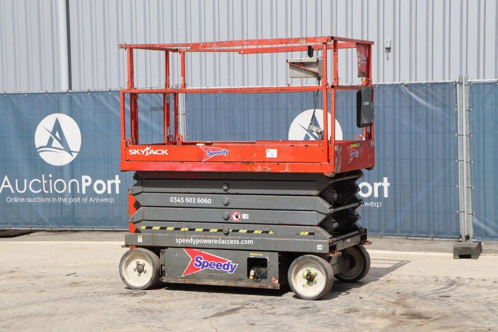 Scissor Lift Skyjack SJ III - 4632 Electric 11.9m 2014