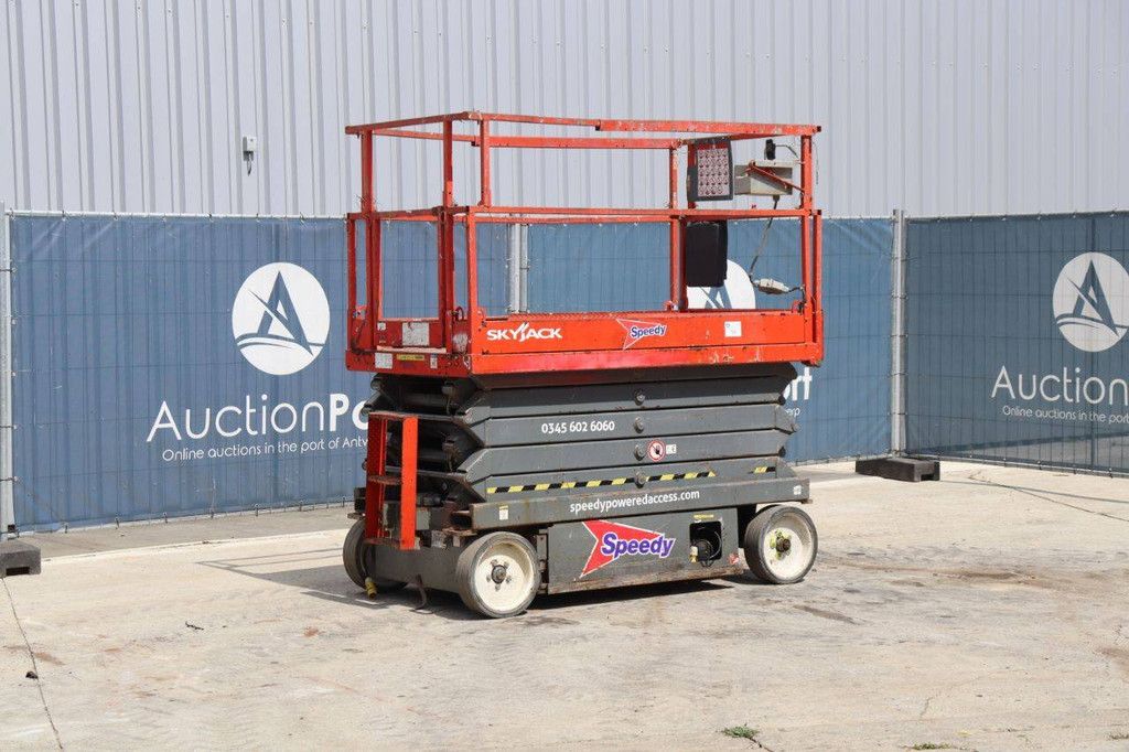 Scissor Lift Skyjack SJ III - 4632 Electric 11.9m 2014