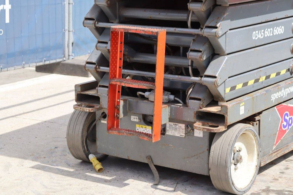Scissor Lift Skyjack SJ III - 4632 Electric 11.9m 2014