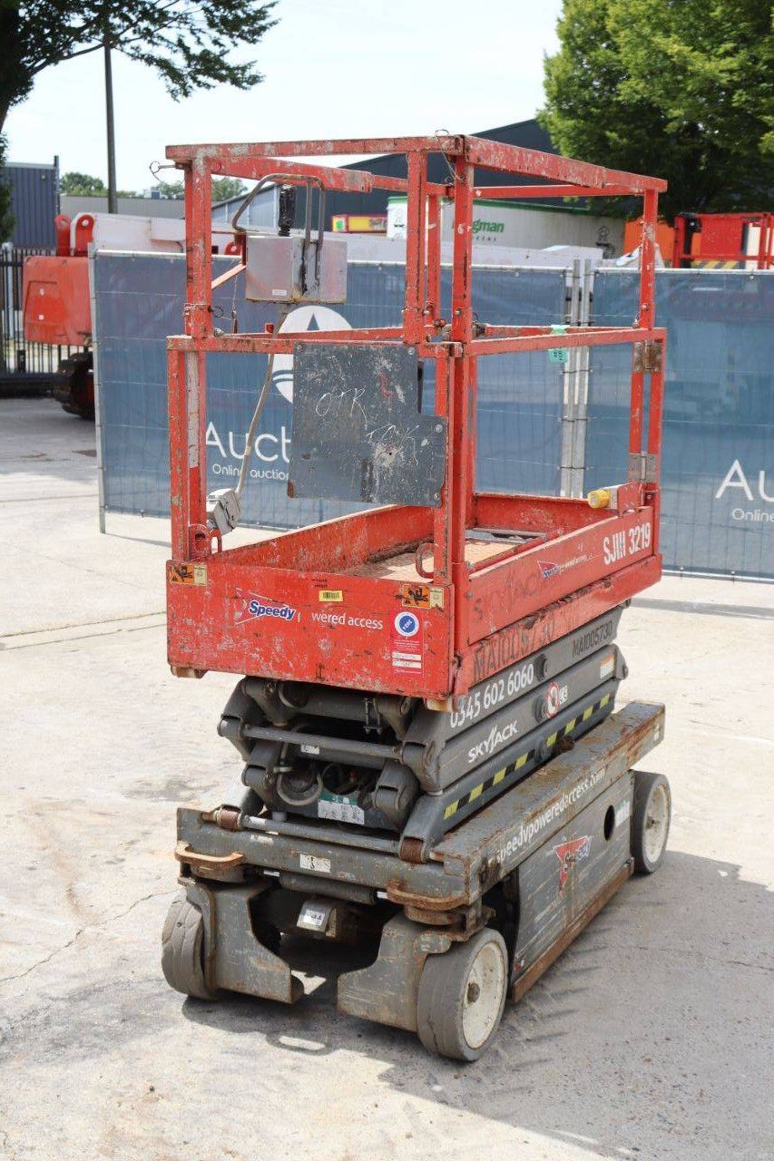 Scissor Lift Skyjack SJ III - 3219 Electric 7.79m 2014
