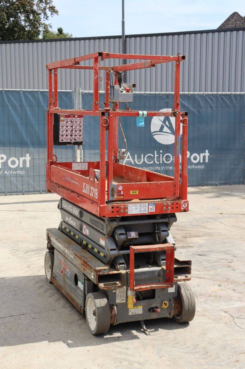 Scissor Lift Skyjack SJ III - 3219 Electric 7.79m 2014