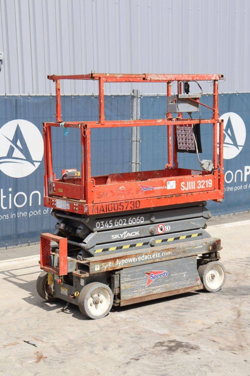Scissor Lift Skyjack SJ III - 3219 Electric 7.79m 2014