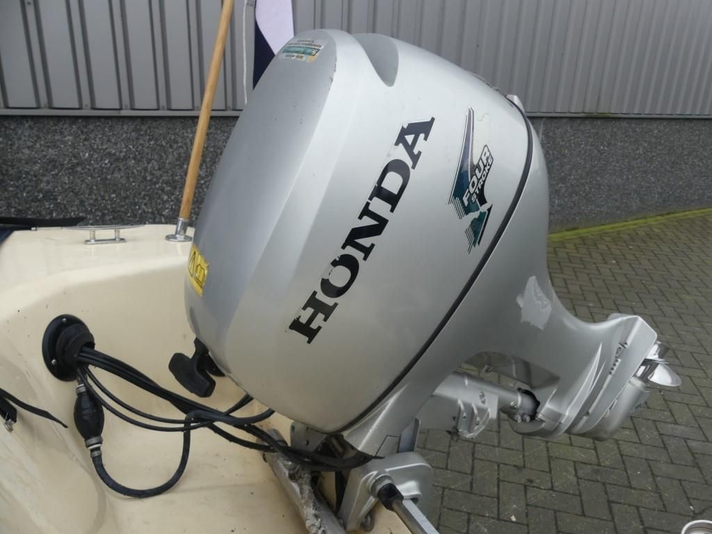Speedboat