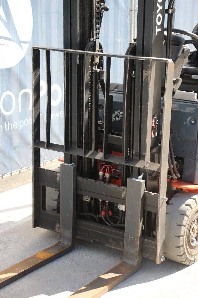 Toyota 8FBEK18T Electric Forklift 1800kg 3.0m 2016