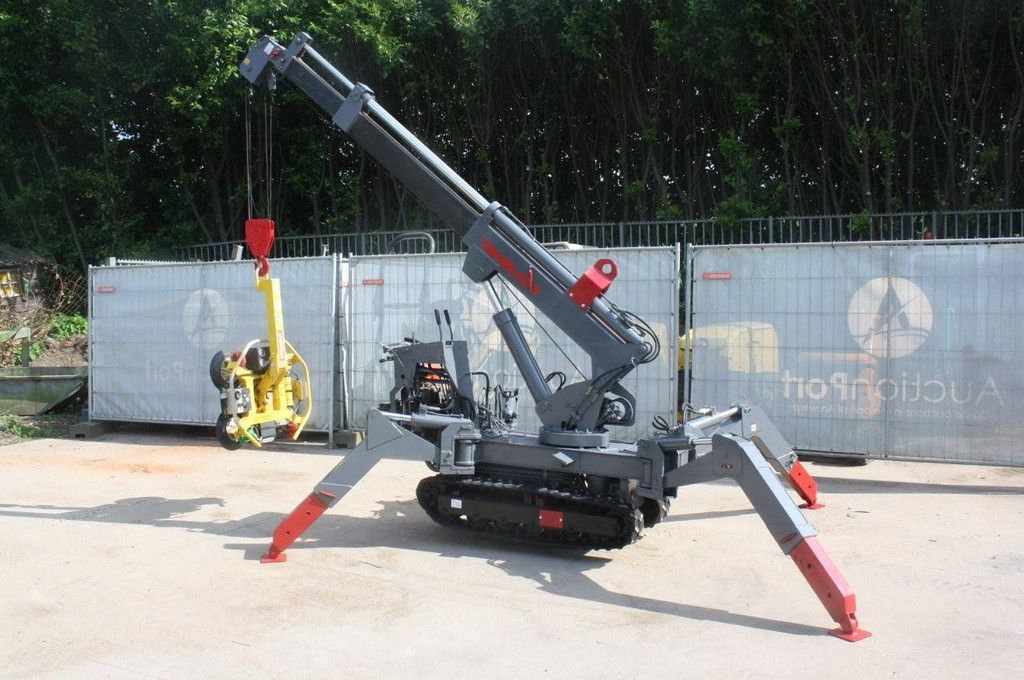 Hijskraan Takeuchi TC205 Benzine 2000kg 7.0m