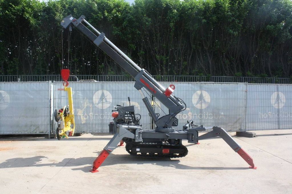 Hijskraan Takeuchi TC205 Benzine 2000kg 7.0m