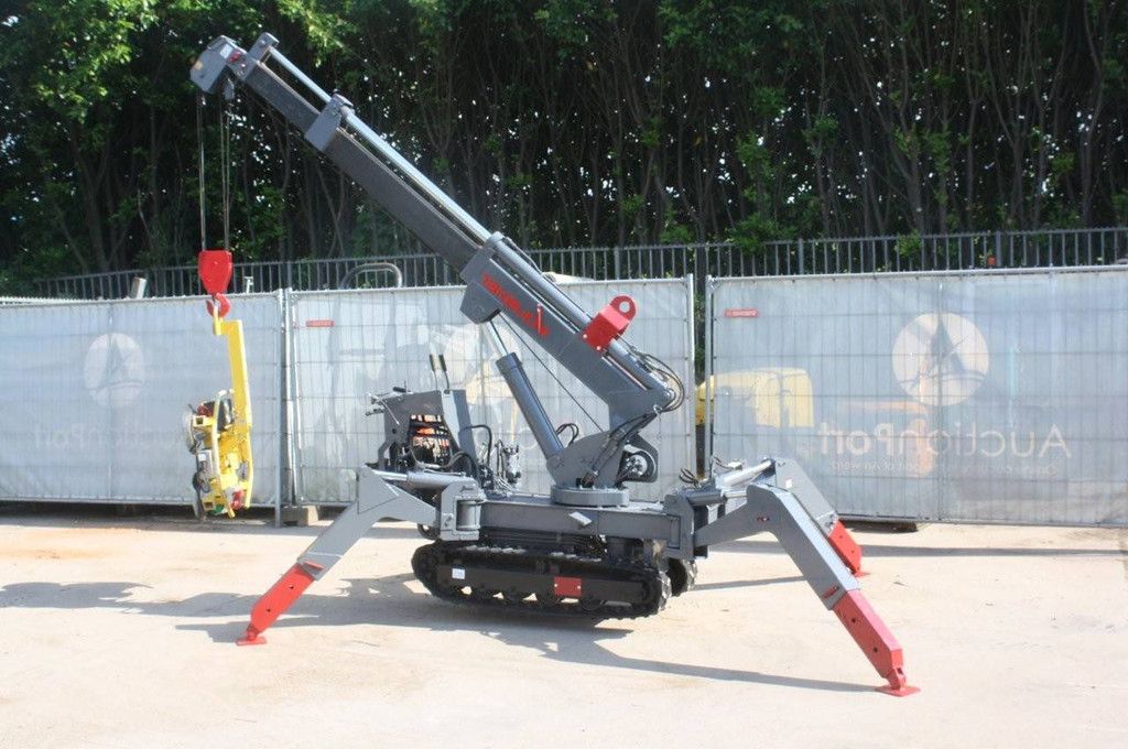 Hijskraan Takeuchi TC205 Benzine 2000kg 7.0m