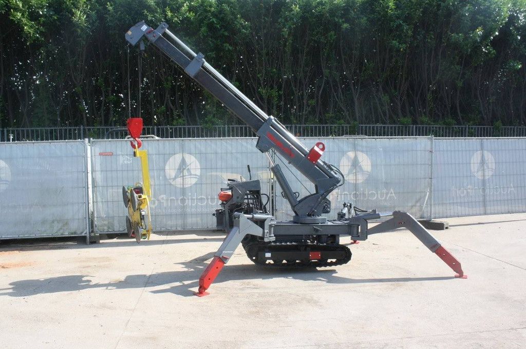 Hijskraan Takeuchi TC205 Benzine 2000kg 7.0m