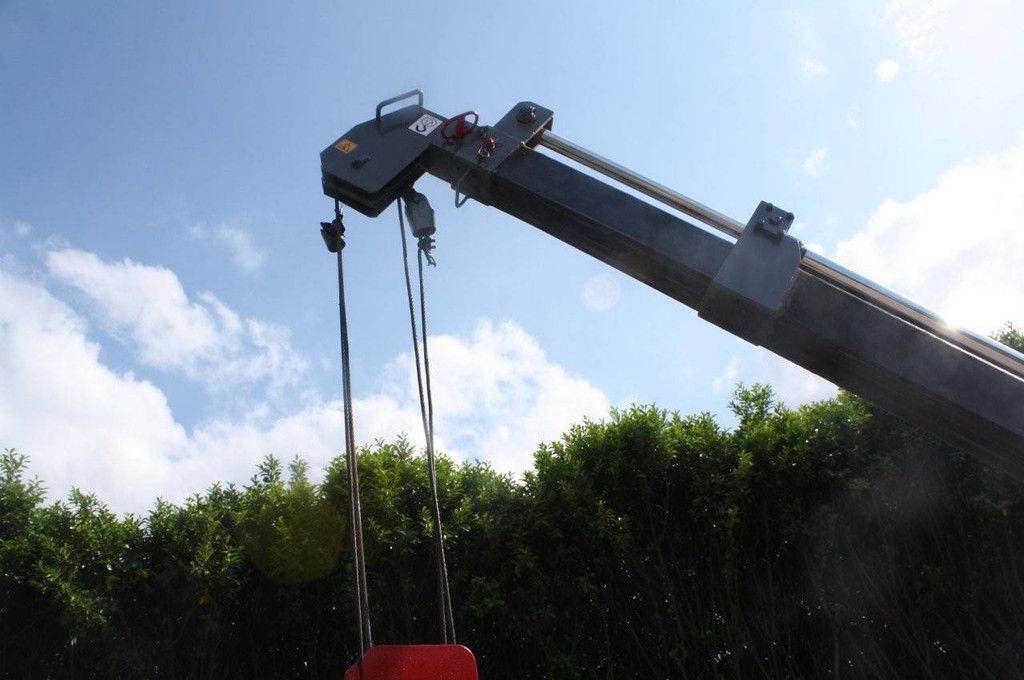 Hijskraan Takeuchi TC205 Benzine 2000kg 7.0m
