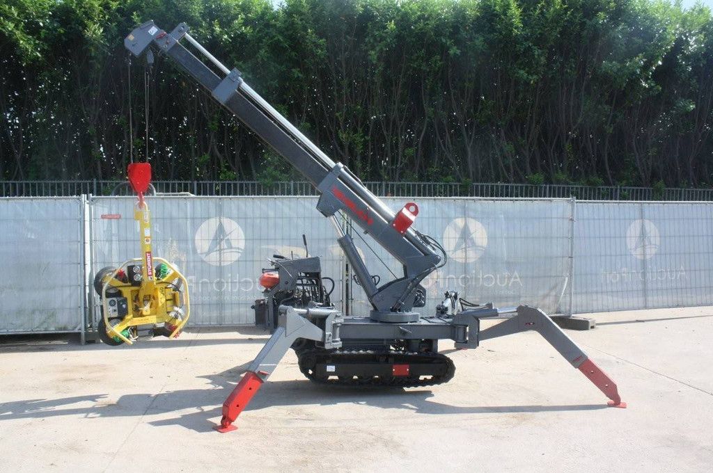 Hijskraan Takeuchi TC205 Benzine 2000kg 7.0m
