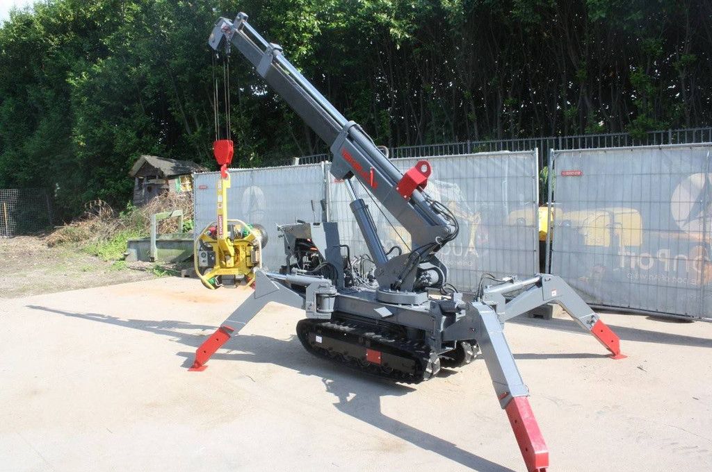 Hijskraan Takeuchi TC205 Benzine 2000kg 7.0m