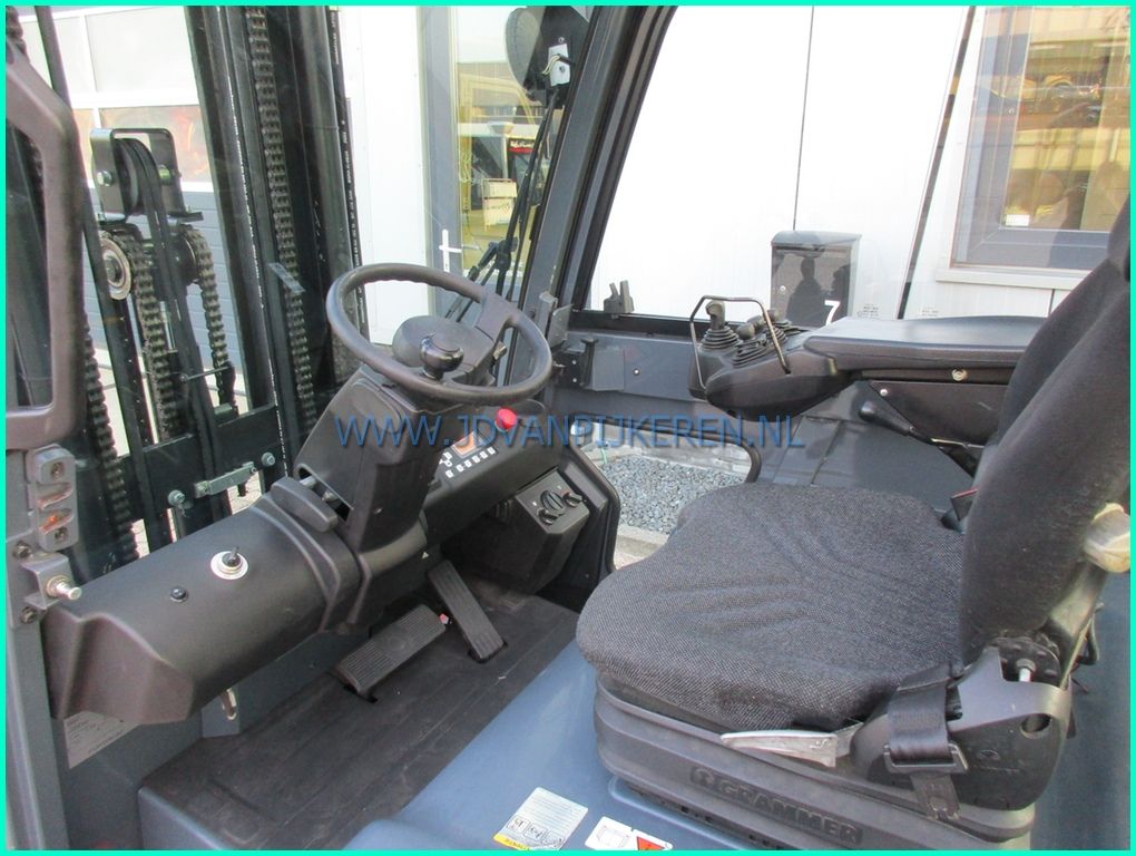 Toyota 8FBMT30 2016 8868uur triplex5.5m+shift+accu81%+cabine