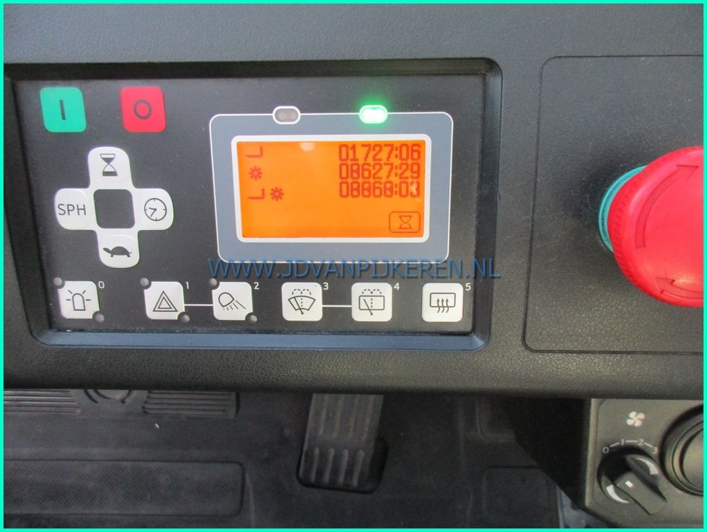 Toyota 8FBMT30 2016 8868uur triplex5.5m+shift+accu81%+cabine
