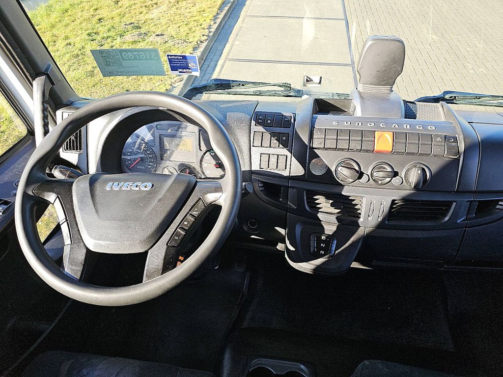 IVECO 120E25 EUROCARGO 3 seats airco lift