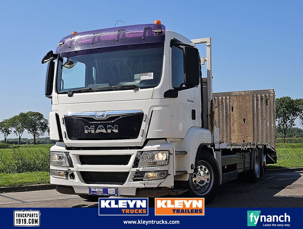 M.A.N. 26.320 TGS hydr ramps