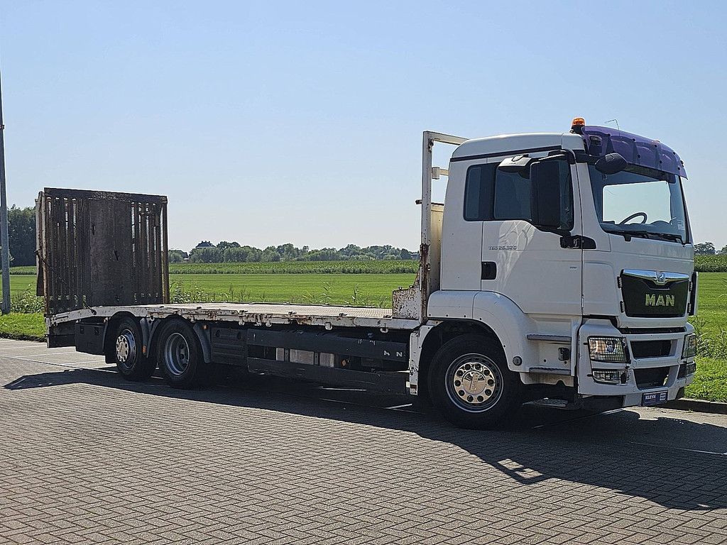 M.A.N. 26.320 TGS hydr ramps