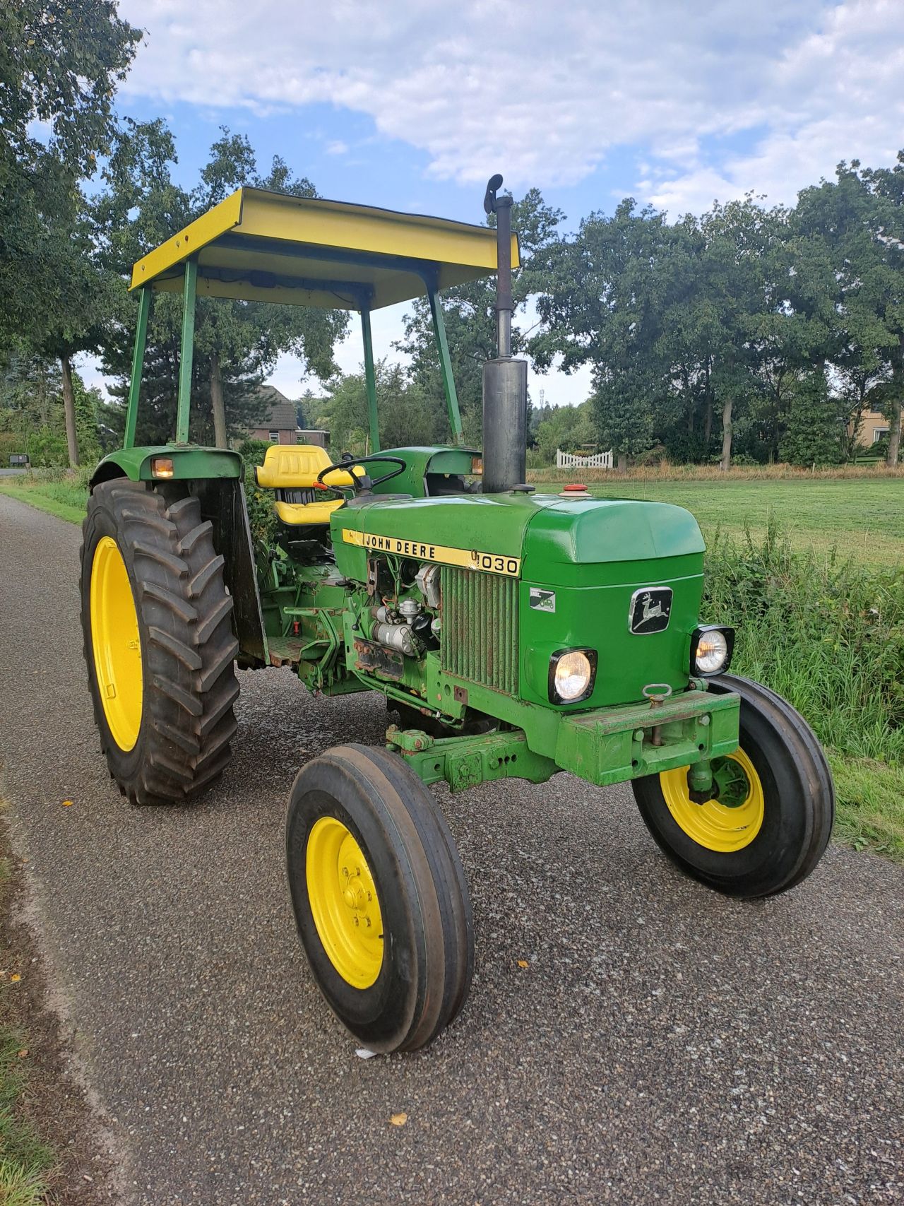 John Deere 1030