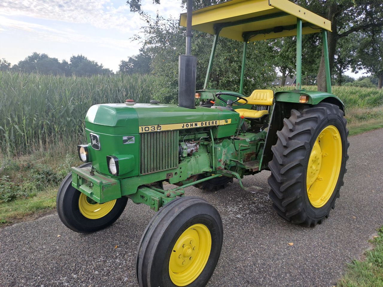 John Deere 1030