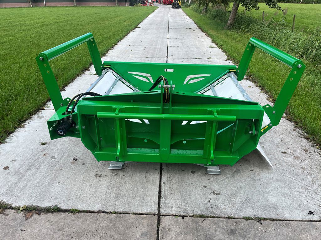 Hustler LX104 balenafroller