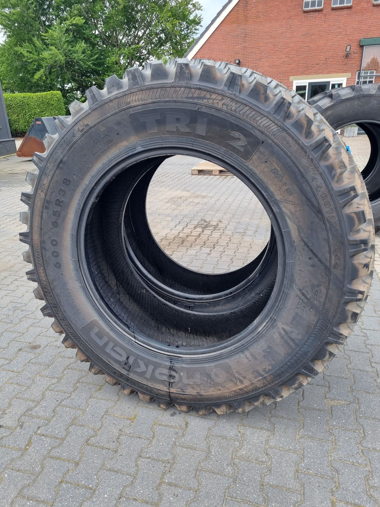 Nokian TRI 2 600/65R38