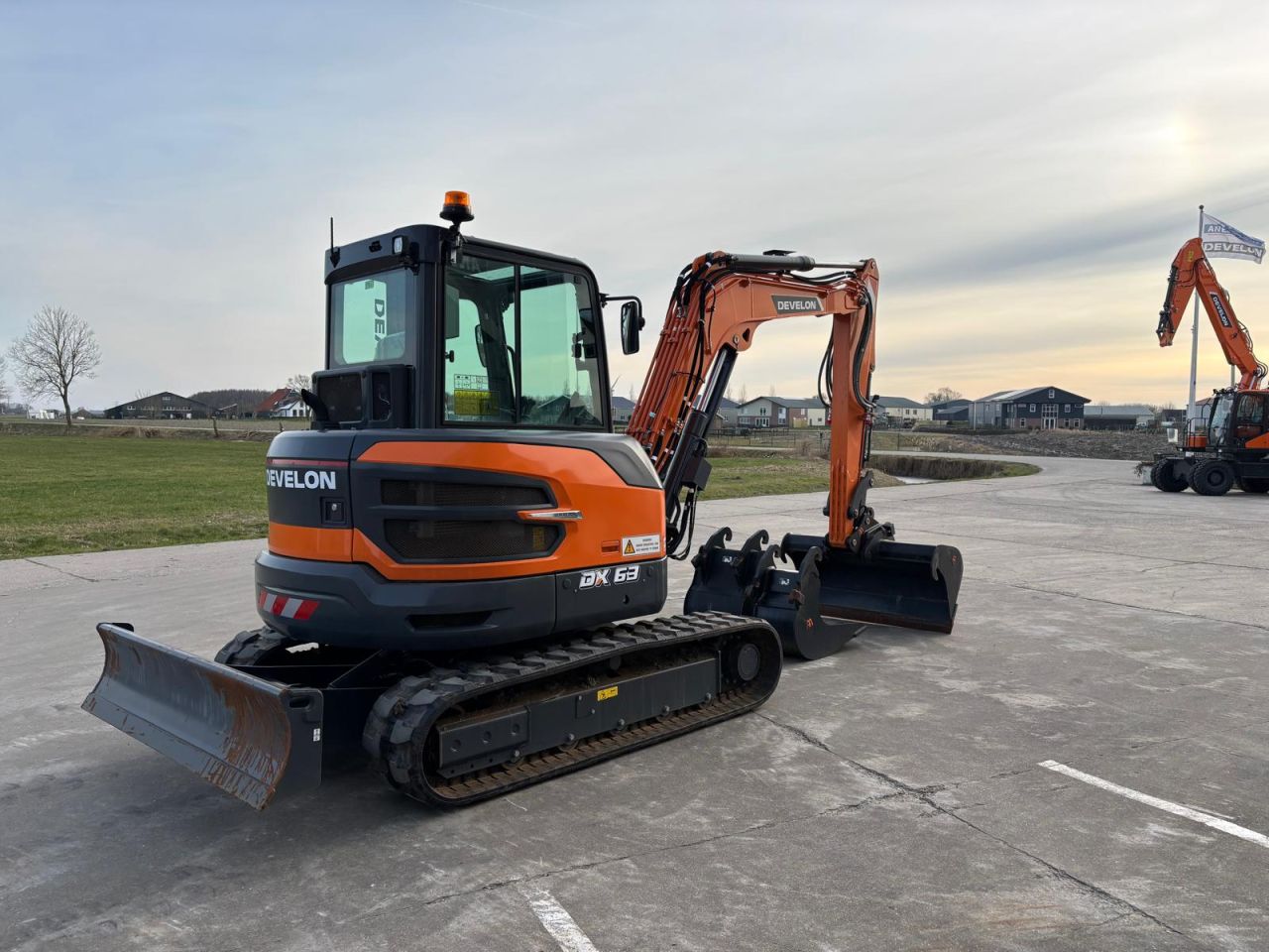 Develon DX63-7