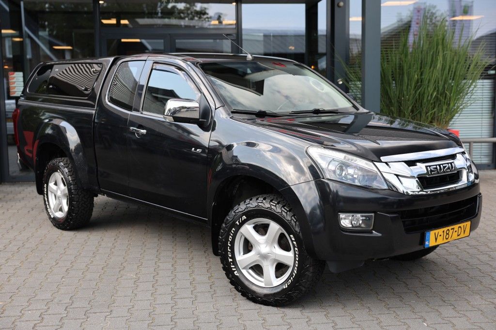 Isuzu D-max 2.5 D EXTENDEND CAB 4WD VAN