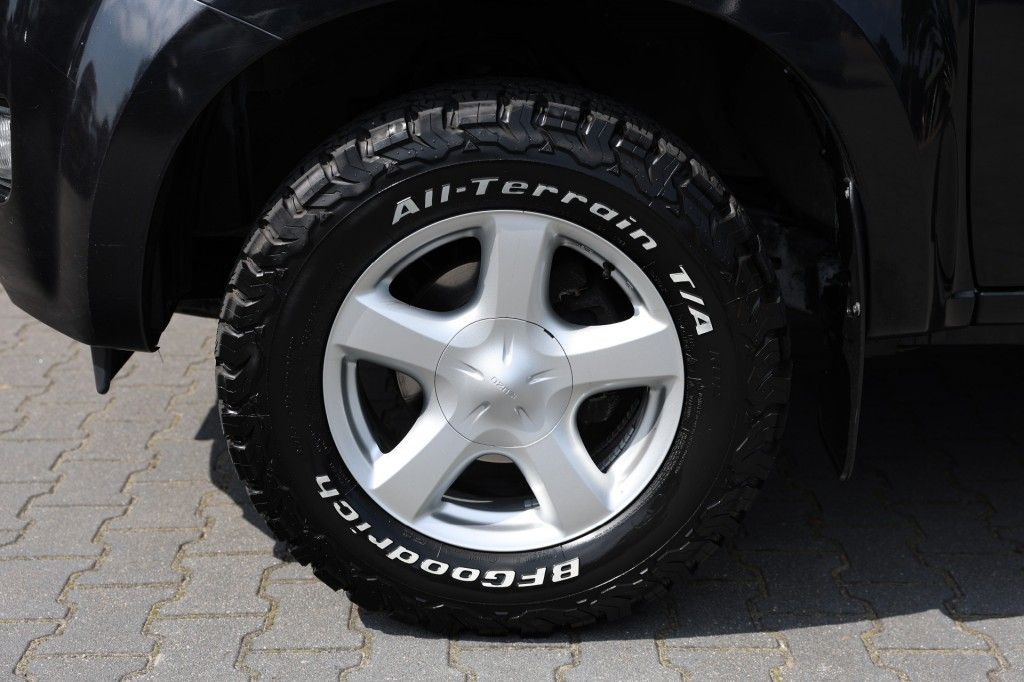 Isuzu D-max 2.5 D EXTENDEND CAB 4WD VAN
