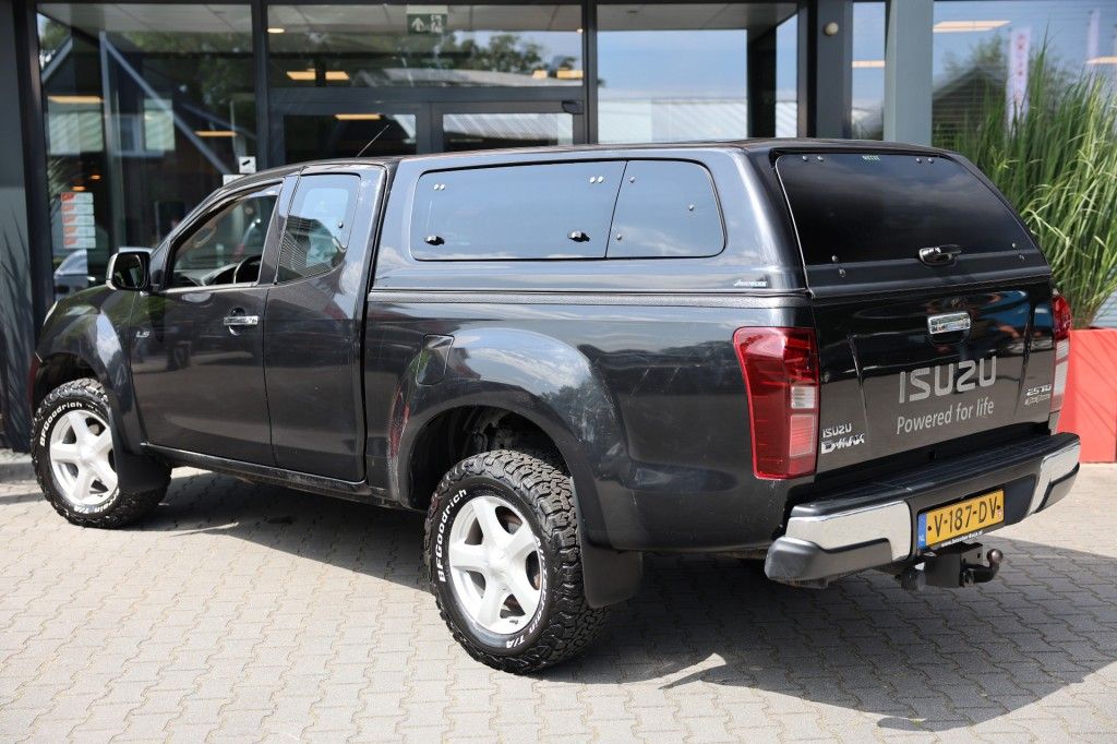 Isuzu D-max 2.5 D EXTENDEND CAB 4WD VAN