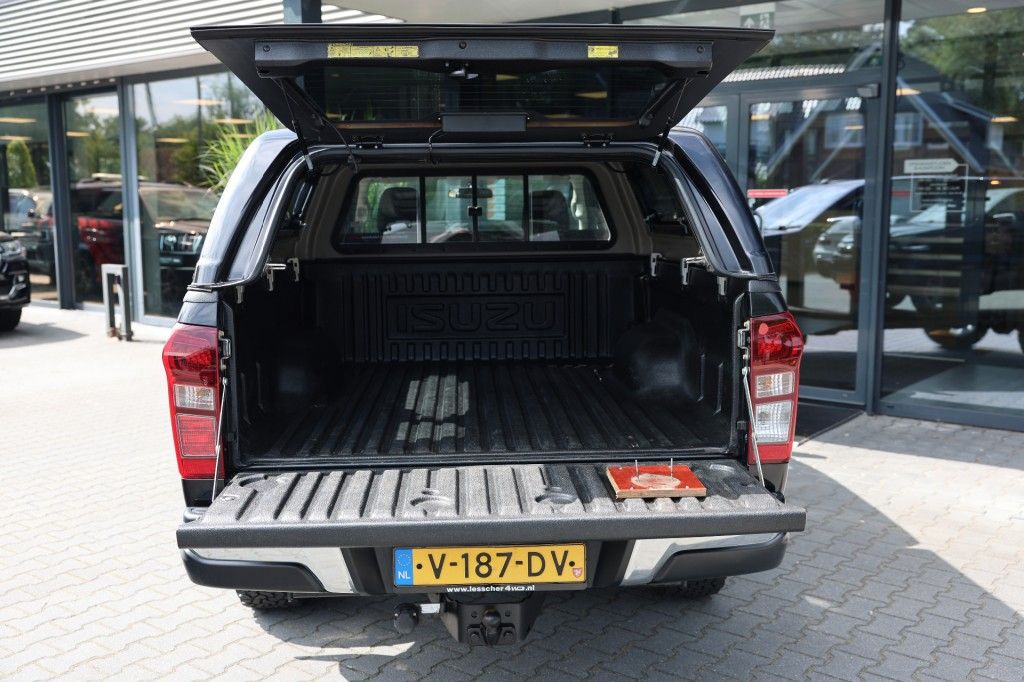 Isuzu D-max 2.5 D EXTENDEND CAB 4WD VAN