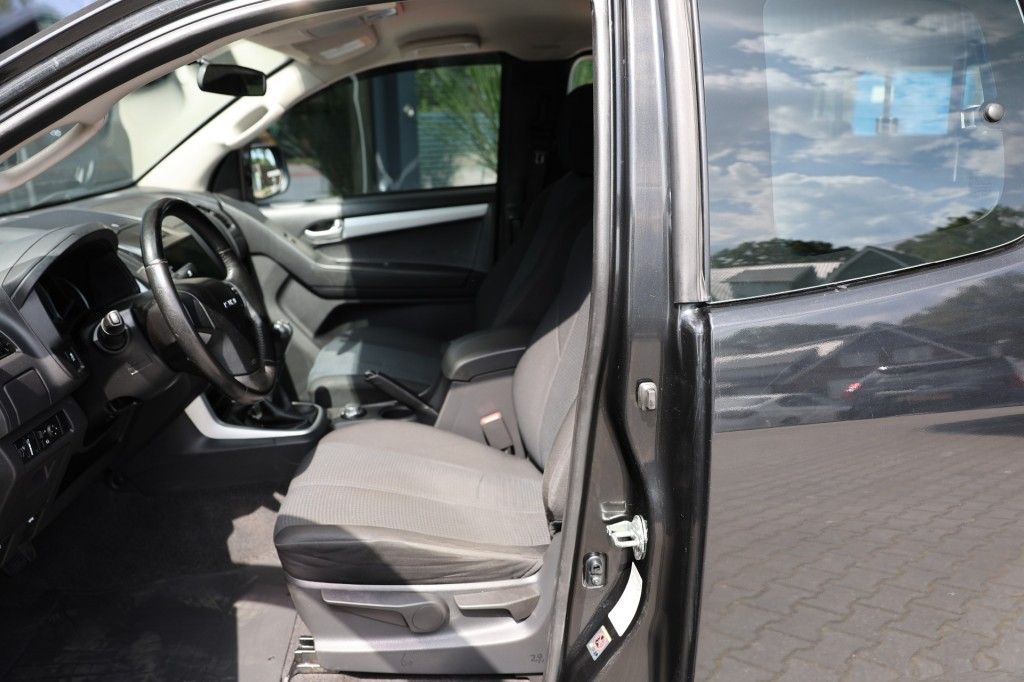 Isuzu D-max 2.5 D EXTENDEND CAB 4WD VAN