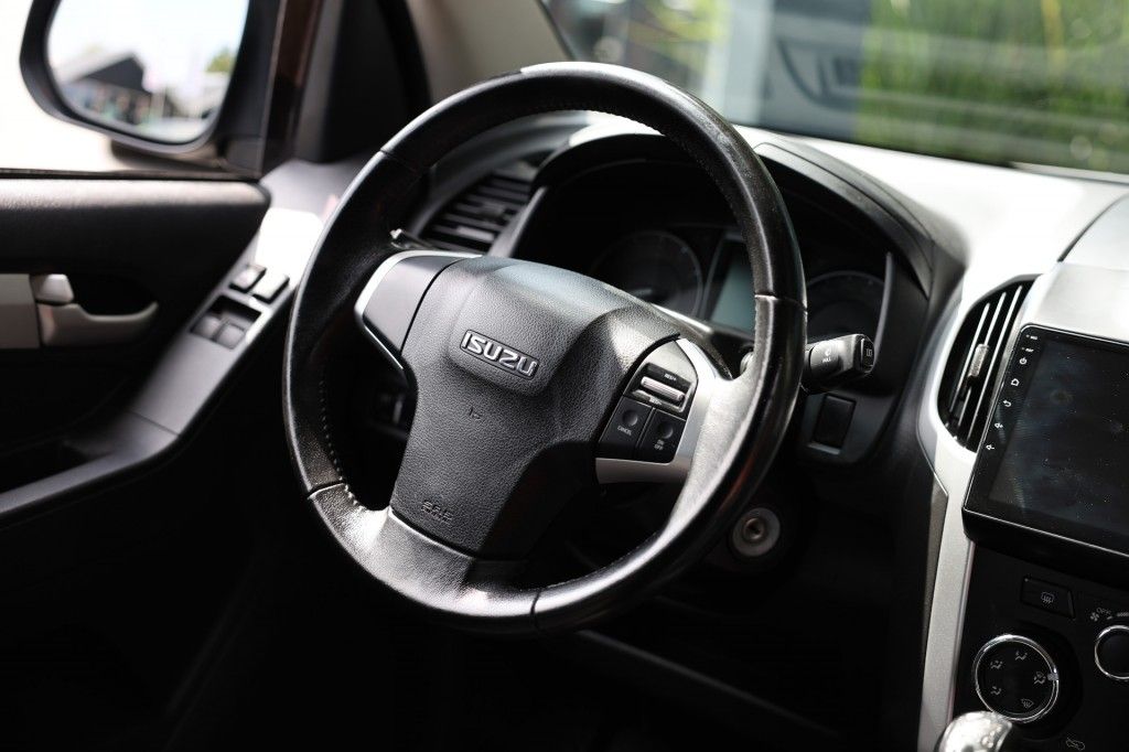 Isuzu D-max 2.5 D EXTENDEND CAB 4WD VAN