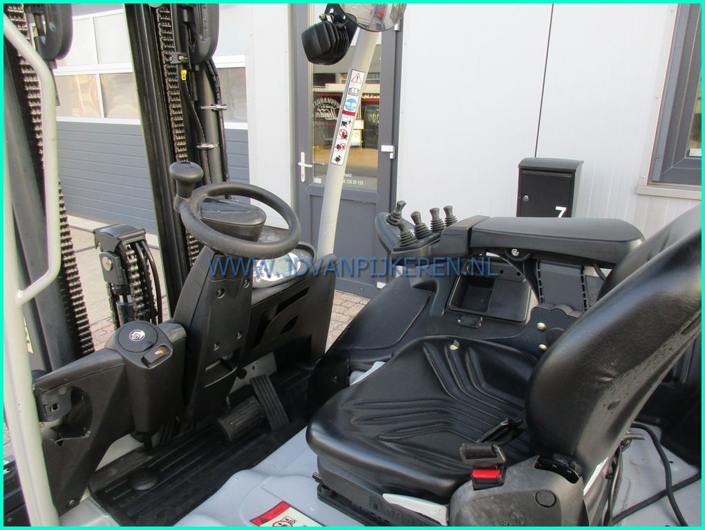Still RX60-25 6251 uur accu82%+triplex+sideshift+freelift