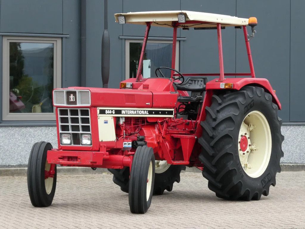 International 844-S 2wd / 10122 Draaiuren / Margetrekker