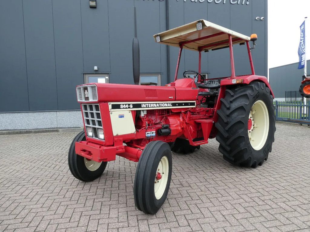International 844-S 2wd / 10122 Draaiuren / Margetrekker