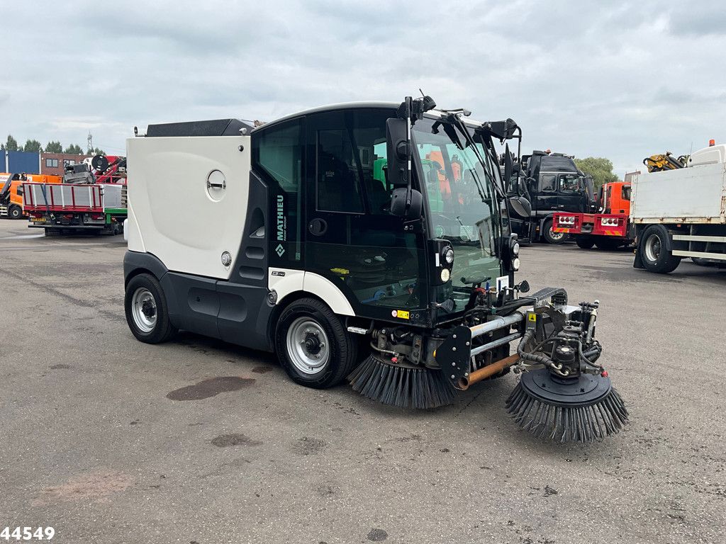 Mathieu MC 210 Azura Flex Euro 6 with 3-rd brush