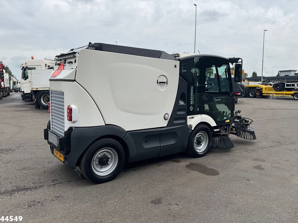 Mathieu MC 210 Azura Flex Euro 6 with 3-rd brush